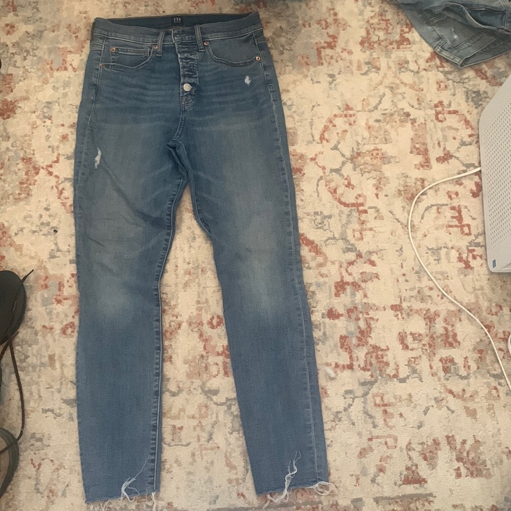 Super cute gap size 6/ 28 jeans